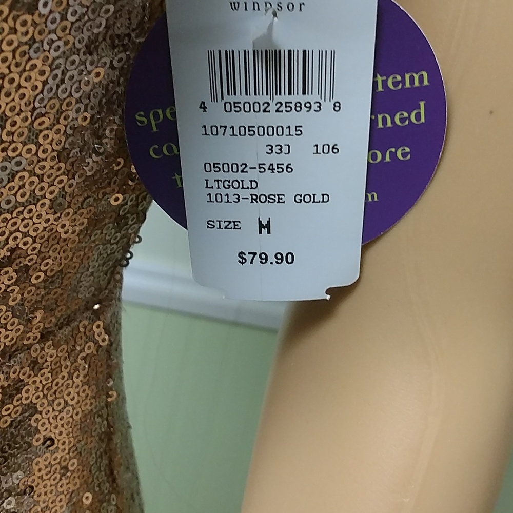 Gown - Picture 3 of 9